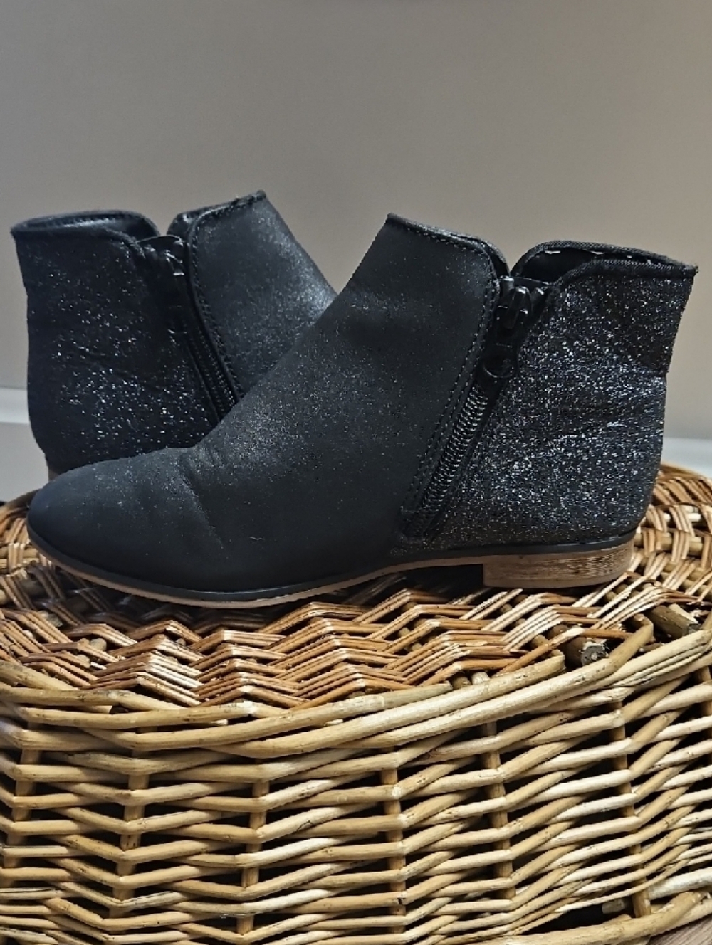 Cat & Jack Girls Black Glitter Ankle Boots - Picture 2 of 3